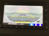 バックでの車庫入れも安心です! リアカメラが付いているバックモニター付のナビを装備しております。操作線もついており距離感も画面から確認できます。