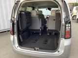 サードシートは跳ね上げタイプです!!荷物が多い時には簡単に荷室に変更して貰えます!!