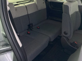 サードシートは跳ね上げタイプです!!荷物が多い時には簡単に荷室に変更して貰えます!!