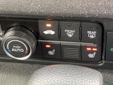 運転席/助手席シートヒーターで寒い日もすぐに温かくなり快適に過ごせます。2段階の温度調整が可能です