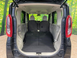 後席を格納すると、これだけの広さが!シーンに合わせたシートアレンジで、大きな荷物も積むことが出来ます♪