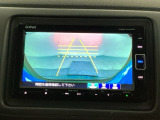 バックでの車庫入れも安心です! リアカメラが付いているバックモニター付のナビを装備しております。操作線もついており距離感も画面から確認できます。