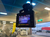 前方録画タイプのドライブレコーダーです。あおり運転対策や万が一の事故に備えて安心です!