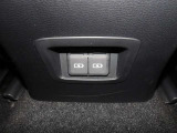 後部座席からもスマホやタブレットの充電ができます。