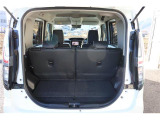 荷室スペースも充分、荷物の収納も楽々です。