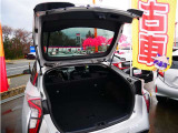 大きく開くバックドア!荷物の出し入れも楽々です