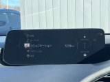 お手元のスマートフォンと接続して頂く事で使用可能な「AppleCarPlay/AndroidAuto」電話の応答は勿論、メッセージの受信やLINE、音楽接続からナビアプリの使用まで幅広く活躍致します。