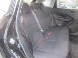 後部座席も乗り心地良好◎掲載後すぐに販売が決まってしまう場合もございますのでご来店前にお電話でご予約を頂ければ幸いです。
