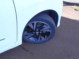 165/55R15タイヤ+専用アルミホイールです。スタッドレスタイヤや各種オプションのご注文も承っております(^^)!