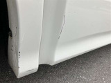 傷等が御座いますので、現車をご覧になって状態を確認をして下さい。修理をご希望の方は有償になりますが、弊社板金工場にて修理可能です!詳細はスタッフにご相談ください!