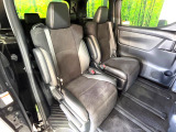 後部座席も気になるようなキズ・汚れやへたり等、大きなダメージはなく、良好な状態です。