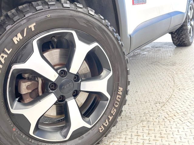 クライスラージープ レネゲード トレイルホーク 4WD の中古車詳細