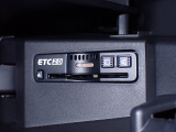 デザインスッキリのビルトイン『ETC』!高速道路の特典はもちろん、キャッシュレスなので料金所では徐行するだけで通過可能です!