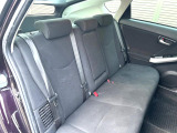 後部座席も気になるようなキズ・汚れやへたり等、大きなダメージはなく、良好な状態です。