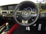 運転席まわりです。 各操作スイッチは使いやすい位置に配置されてます。