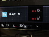 フロントシートには、シートヒーターに加えステアリングホイールヒーターも装備しています。シートヒーターはフロントだけでなくリアシートにも装備。4席で独立した調整が可能です。