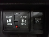 運転席からもスライドドアをボタン操作でスピーディーに開閉できます!またスマートキーでも操作できるので便利です。