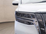 LEDヘッドライトです。デザイン性がよくとても明るいので、夜間の走行や悪天候でも安心です。しかも長寿命!