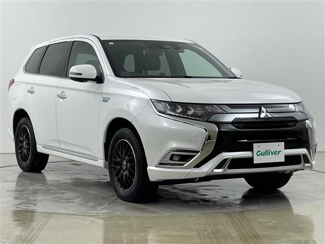 アウトランダーPHEV2.4 G プレミアムパッケージ 4WD本革シート