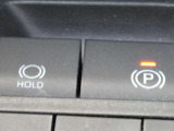 電動式パーキングブレーキ付きなので、シフトをpレンジに入れると自動的にサイドブレーキがかかり操作が楽になります、