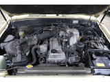 エンジンルーム内。4.5L直列6気筒【1FZ-FEエンジン】パワフルで滑らかな走りが特徴。
