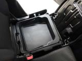 助手席側シートには小物を入れることが可能なトレイを
