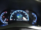 とっても見やすいメーターです。夜間時はラグジュアリーな気分にさせてくれる照明が魅力ですので、夜のドライブも楽しみになりますよ♪