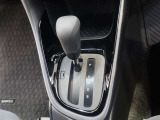 シフトレバーもシンプルで操作し易いです。
