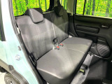 後部座席も気になるようなキズ・汚れやへたり等、大きなダメージはなく、良好な状態です。