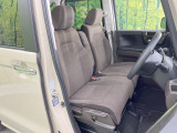 運転席シート廻りは使用感も少なく、良好な状態となっています。前オーナー様が丁寧に使っていたことがよくわかりますね。