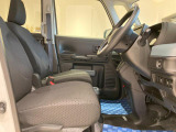 運転席回りは足元も広く、操作のしやすい!車内はいつも、スッキリ快適。