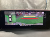 狭い場所での駐車やすれ違いなどでより的確な運転操作に役立つ360&deg;ビューモニターが装備されています。