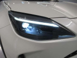 LEDヘッドライトです。デザイン性がよくとても明るいので、夜間の走行や悪天候でも安心です。しかも長寿命!