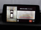 狭い場所での駐車やすれ違いなどでより的確な運転操作に役立つ360&deg;ビューモニターが装備されています。