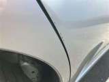 傷等が御座いますので、現車をご覧になって状態を確認をして下さい。修理をご希望の方は有償になりますが、弊社板金工場にて修理可能です!詳細はスタッフにご相談ください!