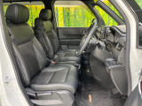 運転席シート廻りは使用感も少なく、良好な状態となっています。前オーナー様が丁寧に使っていたことがよくわかりますね。