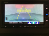 バックでの車庫入れも安心です! リアカメラが付いているバックモニター付のナビを装備しております。操作線もついており距離感も画面から確認できます。