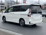 車線逸脱防止支援システム,車両が車線をはみ出す可能性がある場合に警報音と警告表示と共に車線内に戻すようにハンドル操作をサポートしてくれます。