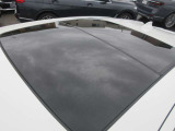 パノラマガラスサンルーフ付きで解放感申し分ありません。