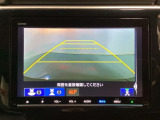 バックでの車庫入れも安心です! リアカメラが付いているバックモニター付のナビを装備しております。操作線もついており距離感も画面から確認できます。