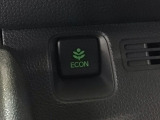 ★ECONスイッチ★ エコドライブを加速しよう!スイッチをONにすると、運転の仕方によるロスを抑え込み燃費をよくするようクルマが頑張ります(*^ー^*)燃費向上にチャレンジ♪