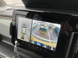 【全方位モニター】リバースに入れた際、車両全体を見渡している映像に切り替わります。また、見通しが悪い場所で便利な前方ワイド映像やすれ違いに便利な助手席側ワイド映像など切り替えが出来ますよ♪