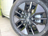 【純正16インチアルミホイール】外観にマッチした純正アルミホイールを装着しております。各種社外アルミホイールや、スタッドレスタイヤも取扱いしております。是非ご相談ください♪