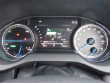 とっても見やすいメーターです。夜間時はラグジュアリーな気分にさせてくれる照明が魅力ですので、夜のドライブも楽しみになりますよ♪