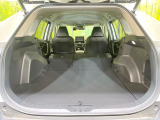 ラゲッジルームは、大容量のスペースを確保。普段のお買い物からレジャーまで、幅広く活躍してくれます!また、リアシートを倒すことでバリエーション豊かにお使いいただけます。