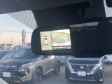 アラウンドビューモニター付きで車庫入れも楽々☆