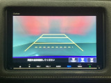バックでの車庫入れも安心です! リアカメラが付いているバックモニター付のナビを装備しております。操作線もついており距離感も画面から確認できます。