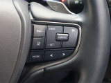 レーダークルーズコントロール(全車速追従機能付)付きです。車速に応じて追従支援してくれるので、ロングドライブも快適です。詳細は販売店スタッフまでおたずねください。