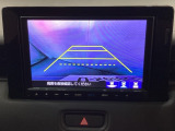 バックでの車庫入れも安心です! リアカメラが付いているバックモニター付のナビを装備しております。操作線もついており距離感も画面から確認できます。