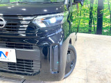 【LEDヘッドライト】悪天候や夜間走行時も良好な視界を確保し安心して運転できる高輝度LEDヘッドライトを装備!点灯速度が早く、消費電力も抑えられています。